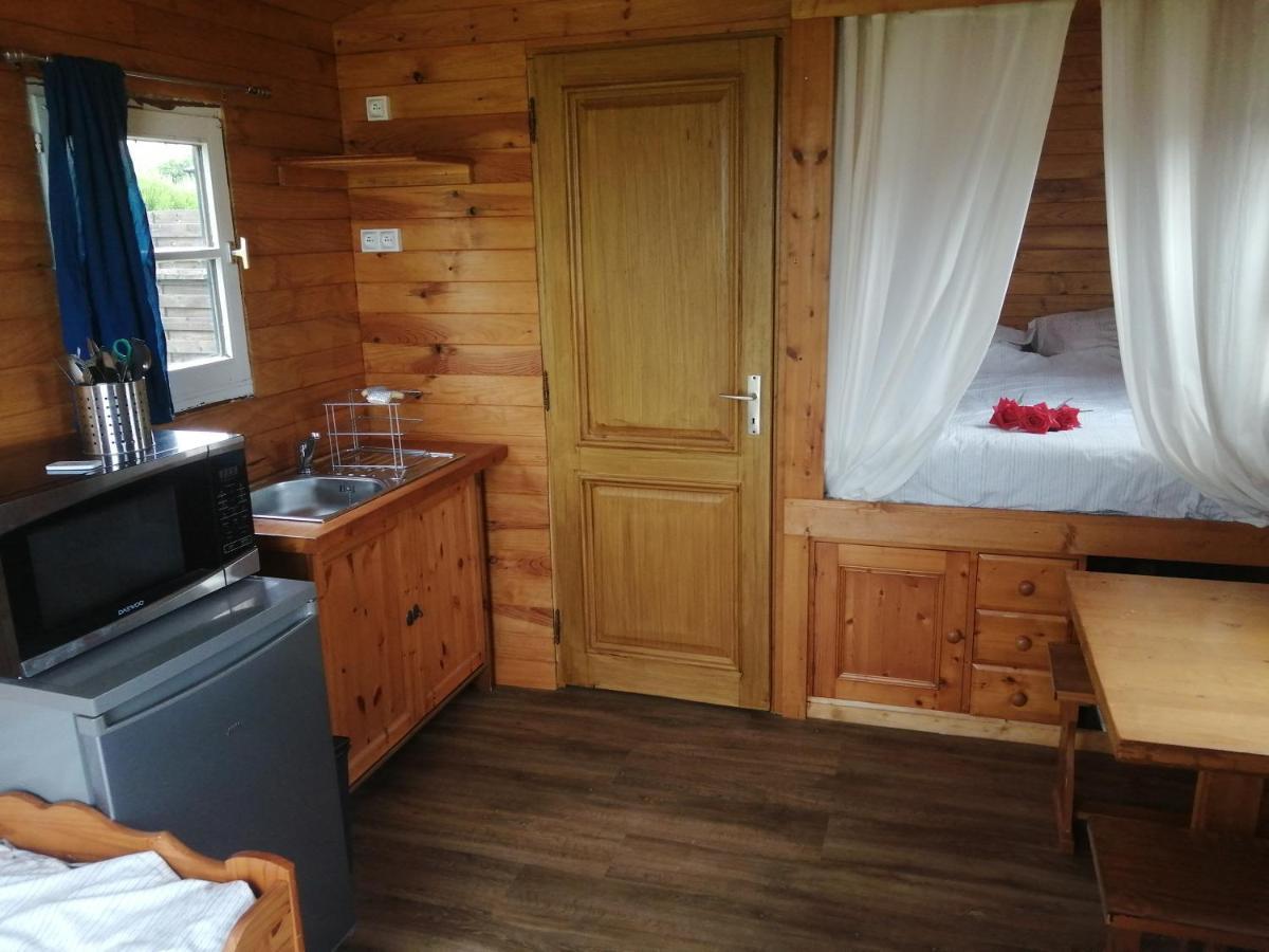 Roulotte et Jacuzzi au Domaine du Reuze Villa Winnezeele Exterior foto