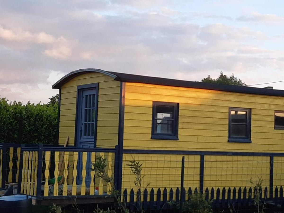 Roulotte et Jacuzzi au Domaine du Reuze Villa Winnezeele Exterior foto